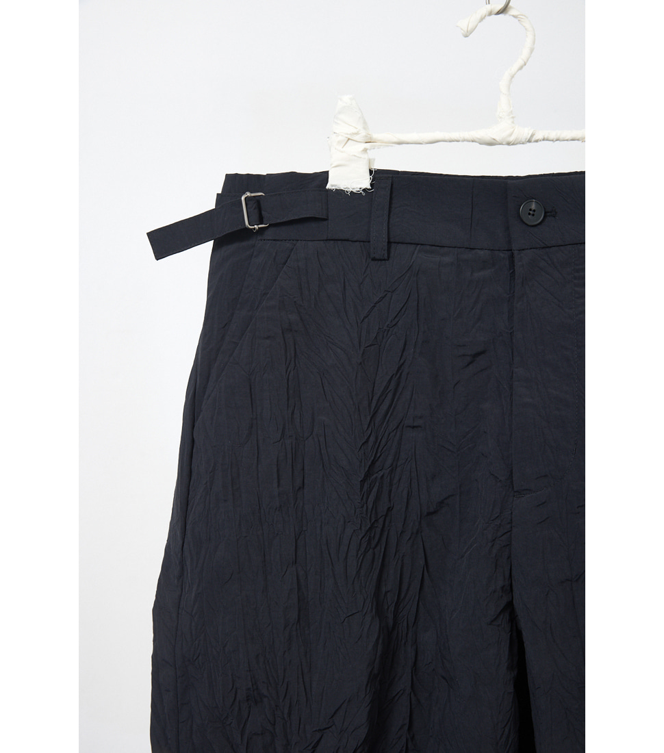 [HATCHINGROOM]BERMUDA PANTS &#039;CREASED BLACK&#039;
