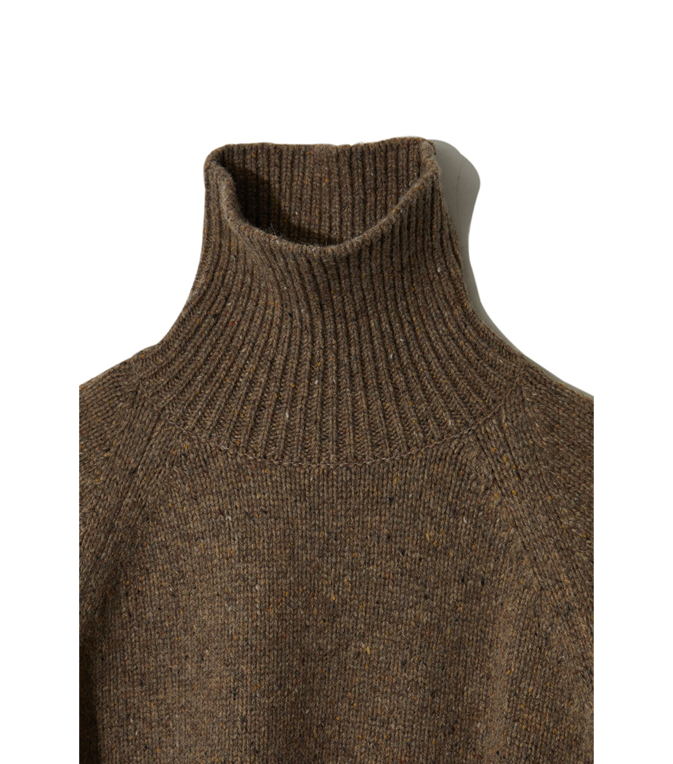 [NEITHERS] OVERSIZED HIGH NECK KNITTED SWEATER &#039;TAUPE&#039;