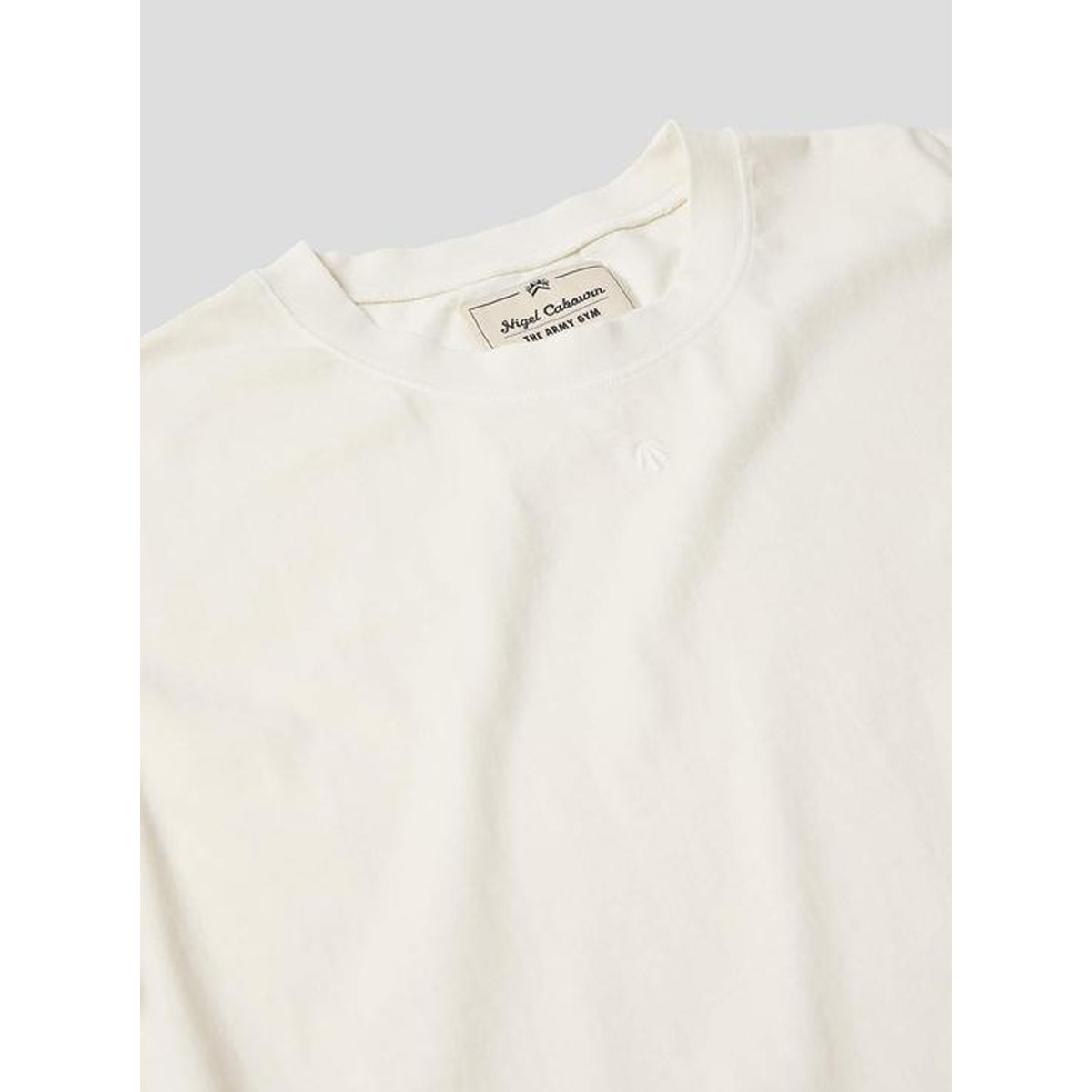 [NIGEL CABOURN] EMBROIDERED ARROW SHORT SLEEVE TEE &#039;NATURAL&#039;