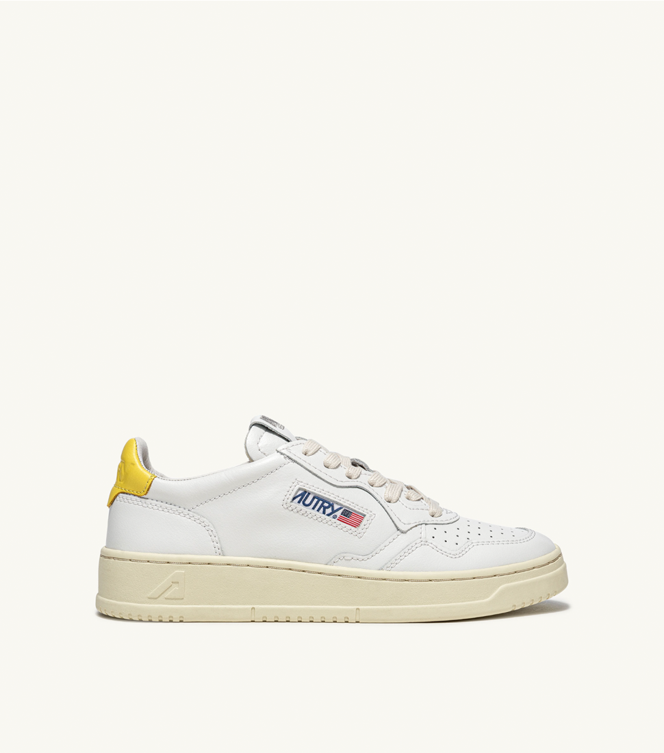 [AUTRY] MEDALIST LOW WOMLEATHER/LEATHER &#039;WHITE/YELLOW&#039;